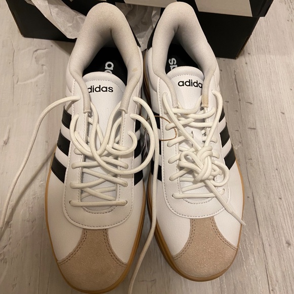 Women Adidas VL Court Bold Size 9.5 Shoes New - Picture 2 of 4